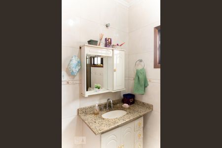 Casa à venda com 166m², 4 quartos e 2 vagasBanheiro 1