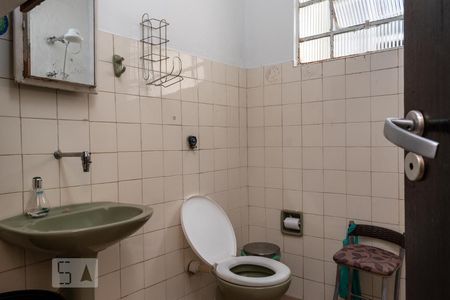 Casa à venda com 400m², 4 quartos e 6 vagasBanheiro 1