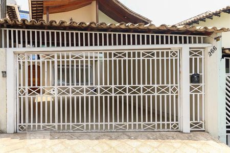 Casa para alugar com 235m², 4 quartos e 3 vagas Casa para alugar com 235m², 4 quartos e 3 vagasFachada