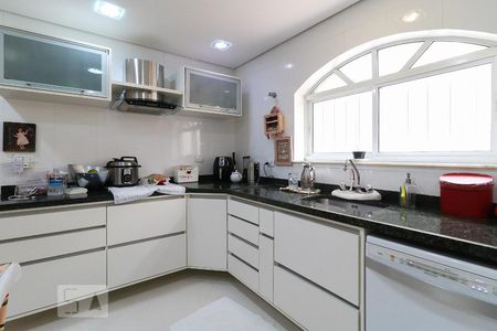 Casa para alugar com 235m², 4 quartos e 3 vagas Casa para alugar com 235m², 4 quartos e 3 vagasCozinha