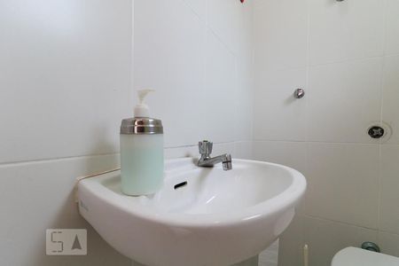 Casa para alugar com 235m², 4 quartos e 3 vagas Casa para alugar com 235m², 4 quartos e 3 vagasBanheiro de Serviço