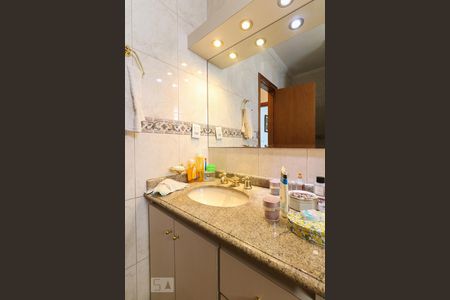 Casa para alugar com 235m², 4 quartos e 3 vagas Casa para alugar com 235m², 4 quartos e 3 vagasBanheiro da Suíte