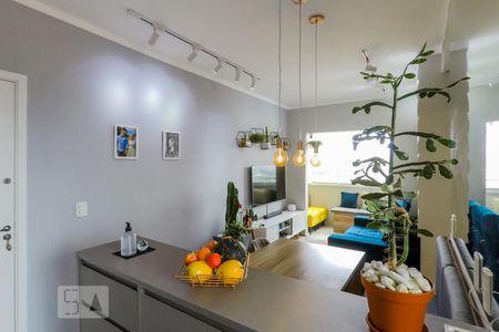 Sala vista pela cozinha de apartamento para alugar com 2 quartos, 47m² em Parque Fongaro, São Paulo