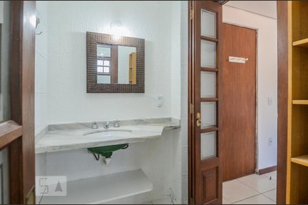 Banheiro da Suíte de casa para alugar com 4 quartos, 280m² em Ipanema, Porto Alegre