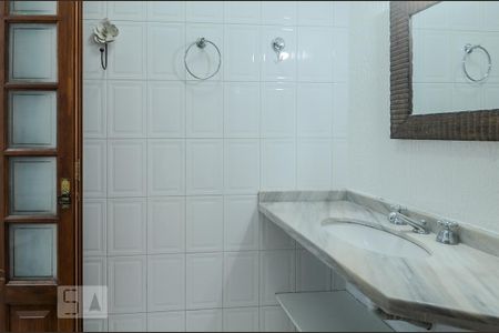 Banheiro da Suíte de casa para alugar com 4 quartos, 280m² em Ipanema, Porto Alegre