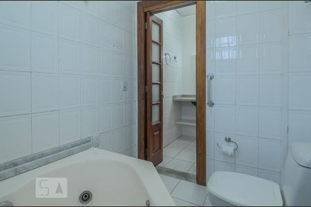 Banheiro da Suíte de casa para alugar com 4 quartos, 280m² em Ipanema, Porto Alegre
