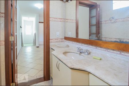 Casa para alugar com 280m², 4 quartos e 4 vagas Casa para alugar com 280m², 4 quartos e 4 vagasBanheiro