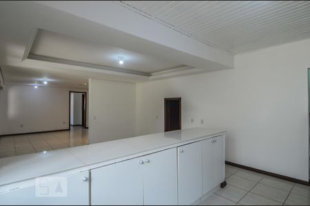 Casa para alugar com 280m², 4 quartos e 4 vagas Casa para alugar com 280m², 4 quartos e 4 vagasCozinha