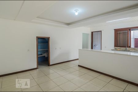Casa para alugar com 280m², 4 quartos e 4 vagas Casa para alugar com 280m², 4 quartos e 4 vagasCozinha