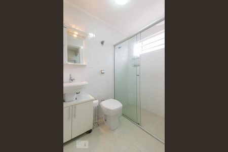 Banheiro de kitnet/studio para alugar com 1 quarto, 35m² em Vila Nova Conceição, São Paulo