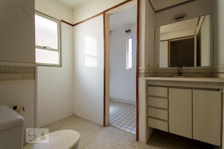 Banheiro da Suíte de casa para alugar com 3 quartos, 240m² em Aclimação, São Paulo