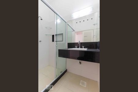 Apartamento à venda com 65m², 1 quarto e sem vagaBanheiro da suíte - Box de vidro