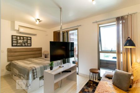 Sala e quarto de kitnet/studio à venda com 1 quarto, 32m² em Pinheiros, São Paulo