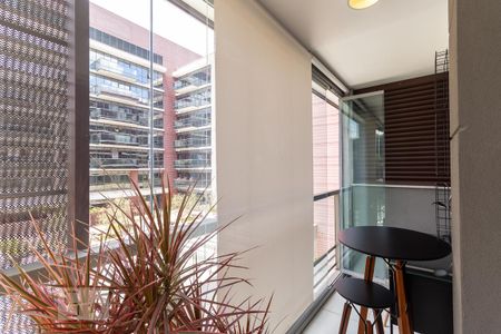 Varanda de kitnet/studio à venda com 1 quarto, 32m² em Pinheiros, São Paulo