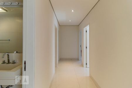 Corredor de apartamento à venda com 3 quartos, 180m² em Higienópolis, São Paulo