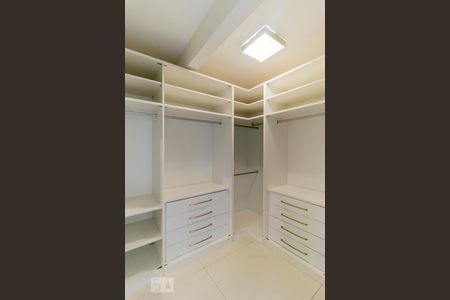 Apartamento à venda com 180m², 3 quartos e 2 vagasSuíte - Closet