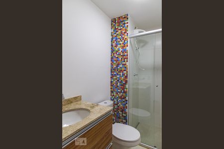 Banheiro de kitnet/studio para alugar com 1 quarto, 26m² em Centro, São Paulo