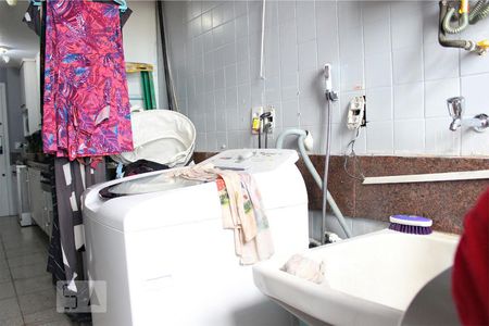 Apartamento à venda com 220m², 4 quartos e 3 vagas Apartamento à venda com 220m², 4 quartos e 3 vagasÁrea de Serviço