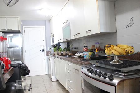 Apartamento à venda com 220m², 4 quartos e 3 vagas Apartamento à venda com 220m², 4 quartos e 3 vagasCozinha