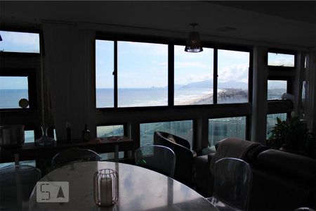 Apartamento à venda com 220m², 4 quartos e 3 vagas Apartamento à venda com 220m², 4 quartos e 3 vagasÁrea Gourmet