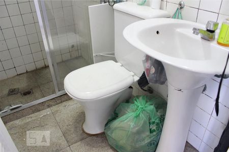 Apartamento à venda com 220m², 4 quartos e 3 vagas Apartamento à venda com 220m², 4 quartos e 3 vagasBanheiro de Serviço