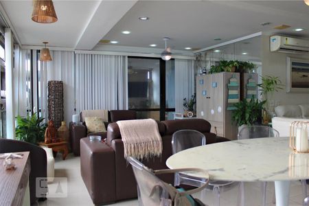 Apartamento à venda com 220m², 4 quartos e 3 vagas Apartamento à venda com 220m², 4 quartos e 3 vagasSala