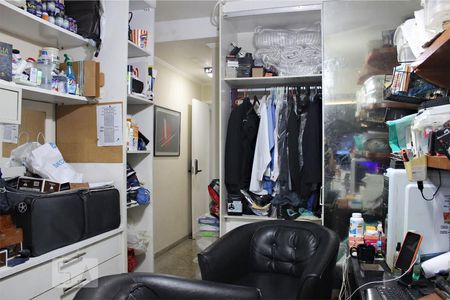 Apartamento à venda com 220m², 4 quartos e 3 vagas Apartamento à venda com 220m², 4 quartos e 3 vagassuíte 2