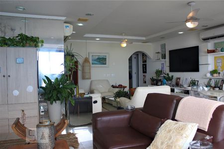 Apartamento à venda com 220m², 4 quartos e 3 vagas Apartamento à venda com 220m², 4 quartos e 3 vagasSala