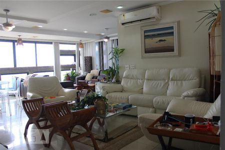 Apartamento à venda com 220m², 4 quartos e 3 vagas Apartamento à venda com 220m², 4 quartos e 3 vagasSala