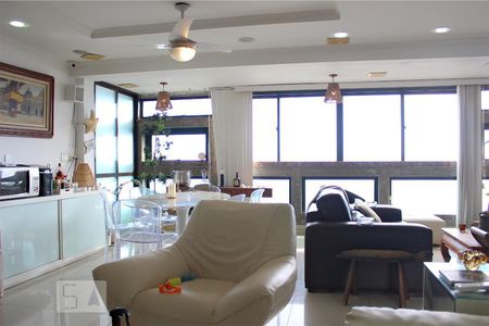 Apartamento à venda com 220m², 4 quartos e 3 vagas Apartamento à venda com 220m², 4 quartos e 3 vagasSala