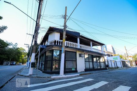 Casa para alugar com 260m², 3 quartos e 8 vagasFachada