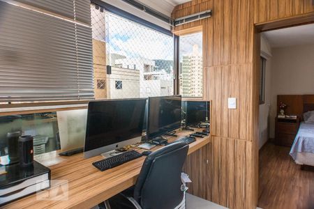 Apartamento à venda com 148m², 4 quartos e 3 vagasEscritório