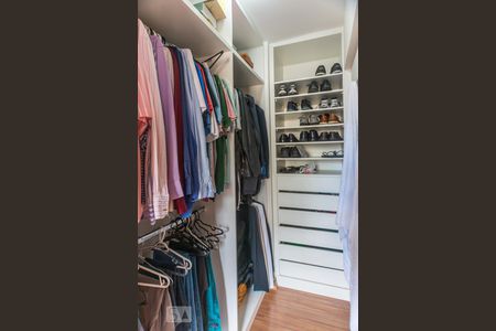 Apartamento à venda com 148m², 4 quartos e 3 vagasCloset
