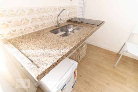 Cozinha de kitnet/studio para alugar com 1 quarto, 15m² em Cambuci, São Paulo