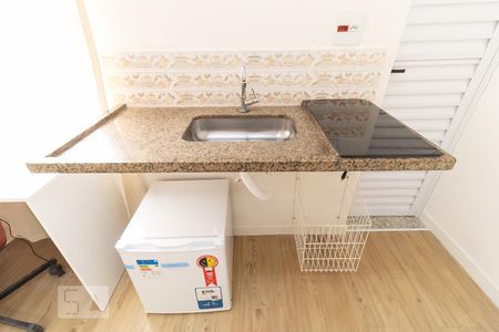 Cozinha de kitnet/studio para alugar com 1 quarto, 15m² em Cambuci, São Paulo