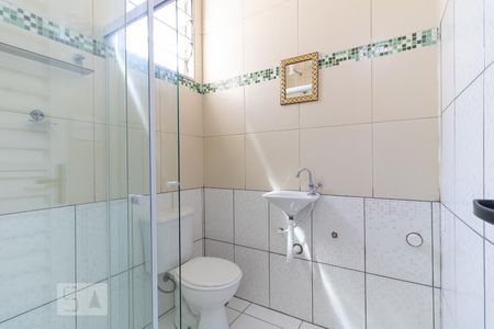 Banheiro de kitnet/studio para alugar com 1 quarto, 15m² em Cambuci, São Paulo