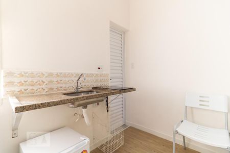 Cozinha de kitnet/studio para alugar com 1 quarto, 15m² em Cambuci, São Paulo
