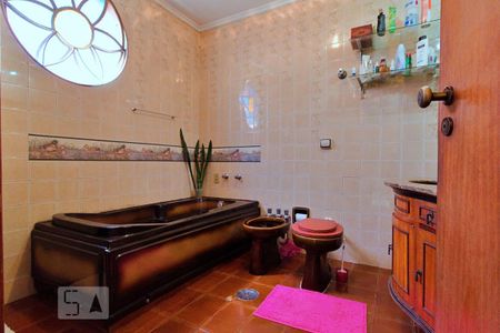 Casa à venda com 470m², 4 quartos e 4 vagasBanheiro da Suíte 1