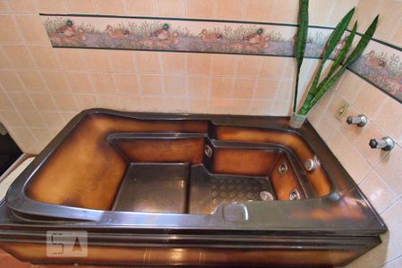 Casa à venda com 470m², 4 quartos e 4 vagasBanheiro da Suíte 1