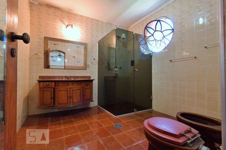 Casa à venda com 470m², 4 quartos e 4 vagasBanheiro da Suíte 2