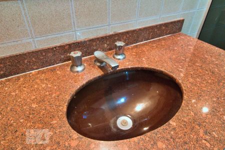 Casa à venda com 470m², 4 quartos e 4 vagasBanheiro da Suíte 2