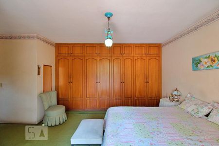 Casa à venda com 470m², 4 quartos e 4 vagasSuíte 1