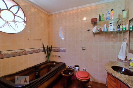 Casa à venda com 470m², 4 quartos e 4 vagasBanheiro da Suíte 1