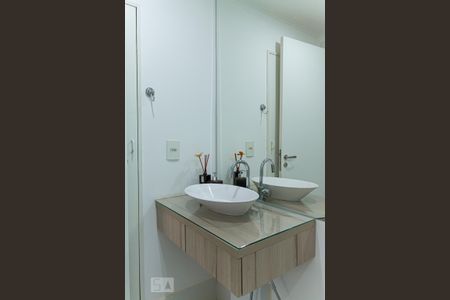 Apartamento à venda com 68m², 2 quartos e 1 vaga Apartamento à venda com 68m², 2 quartos e 1 vagaBanheiro
