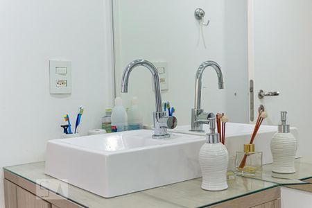 Apartamento à venda com 68m², 2 quartos e 1 vaga Apartamento à venda com 68m², 2 quartos e 1 vagaBanheiro da Suíte