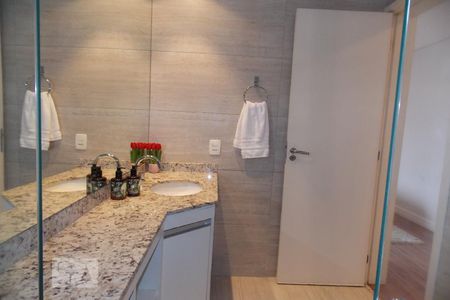 Apartamento à venda com 126m², 3 quartos e 2 vagasBanheiro da Suíte