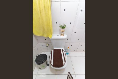 Casa à venda com 70m², 3 quartos e 2 vagas Casa à venda com 70m², 3 quartos e 2 vagasBanheiro