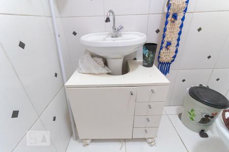 Casa à venda com 70m², 3 quartos e 2 vagas Casa à venda com 70m², 3 quartos e 2 vagasBanheiro