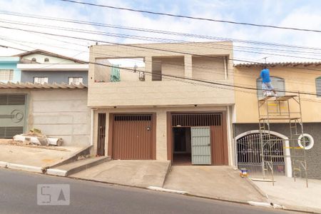 Casa à venda com 70m², 3 quartos e 2 vagas Casa à venda com 70m², 3 quartos e 2 vagasFachada