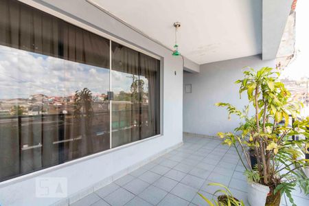 Casa à venda com 223m², 3 quartos e 4 vagas Casa à venda com 223m², 3 quartos e 4 vagasvaranda